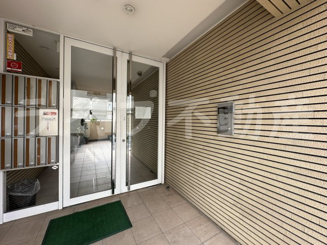 アペルトコートのエントランス|ゆとりのあるエントランスです