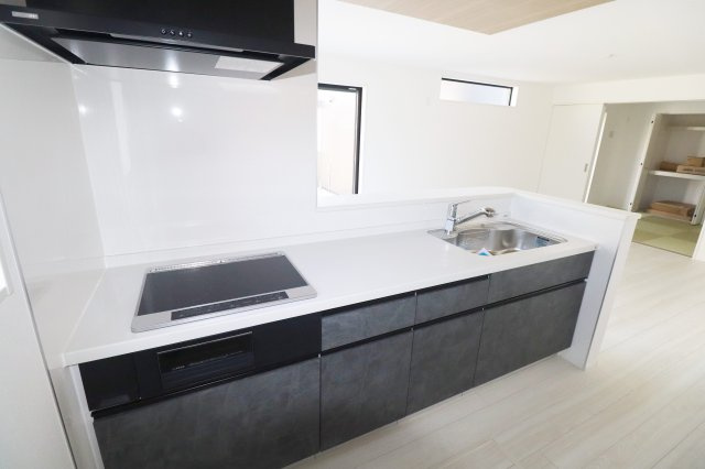 郡山市横塚5丁目　　２号棟　　　芳賀小学校、郡山第４中学区のキッチン|※同社施工例