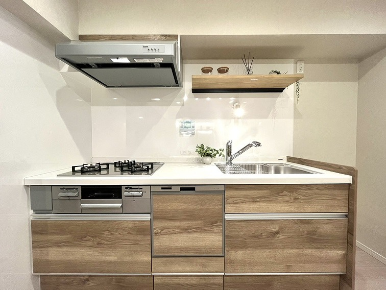 ライオンズマンション荻窪第２のキッチン|3口コンロ・食洗器付きで、料理好きな方にもぴったりのキッチンです