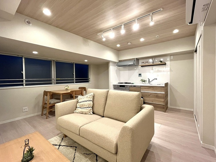 ライオンズマンション荻窪第２の居間・リビング|採光面が広く、昼間には自然光が入ります