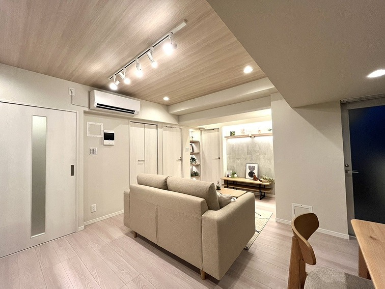 ライオンズマンション荻窪第２の居間・リビング|ソファを置いても余裕のある12帖超のLDKです