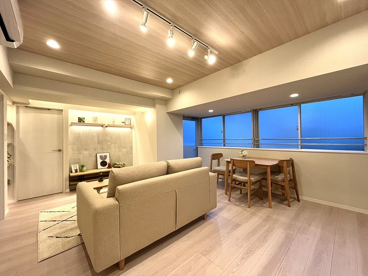 ライオンズマンション荻窪第２の居間・リビング|ダウンライトが空間を照らします