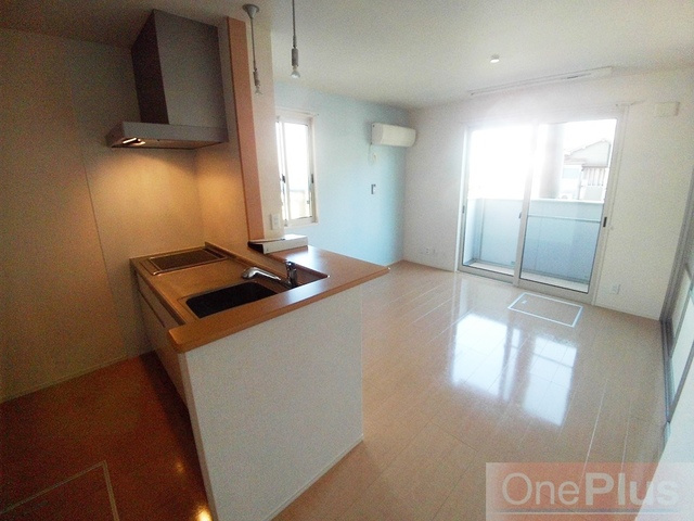 サニーレジデンスの居間・リビング