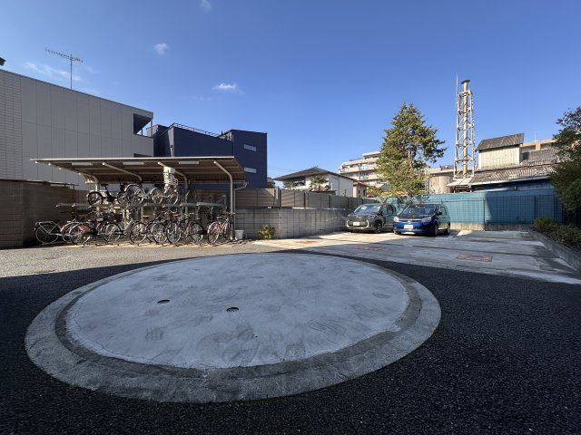 グーディッシュ谷塚の駐車場