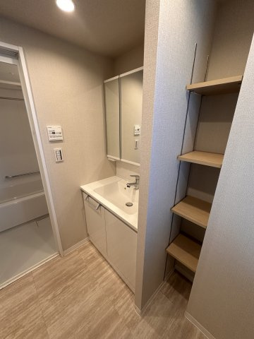 グーディッシュ谷塚の独立洗面台