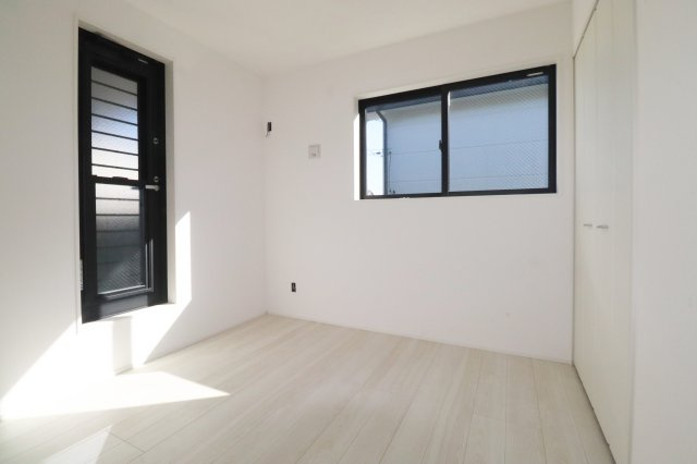 郡山市横塚5丁目　　４号棟　　　芳賀小学校、郡山第４中学区の洋室|※同社施工例