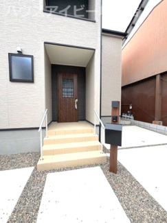 【玄関】 | 岐阜市手力町新築建売全2棟！最寄りの駅まで徒歩10分！長森南小学校徒歩9分！お車スペース2台可能！ | 岐阜市手力町新築建売全2棟！最寄りの駅まで徒歩10分！長森南小学校徒歩9分！お車スペース2台可能！