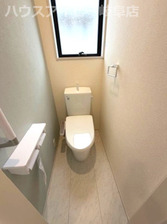 【トイレ】 | 岐阜市手力町新築建売全2棟！最寄りの駅まで徒歩10分！長森南小学校徒歩9分！お車スペース2台可能！ | 岐阜市手力町新築建売全2棟！最寄りの駅まで徒歩10分！長森南小学校徒歩9分！お車スペース2台可能！