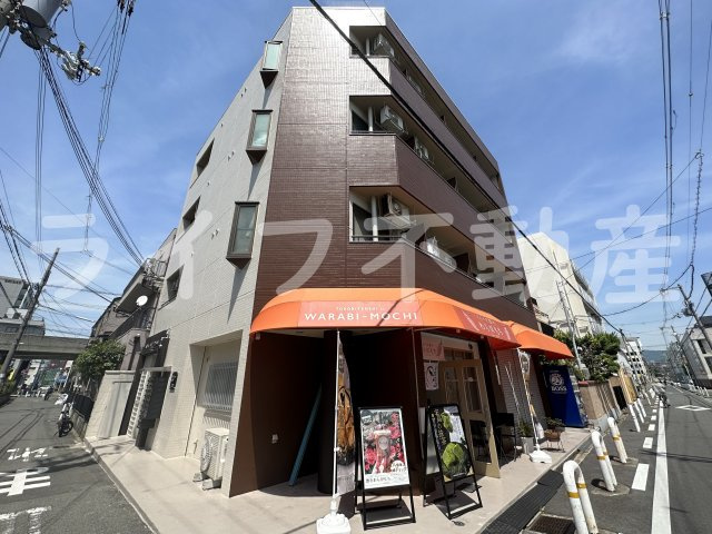 ロイヤルシード小阪の外観