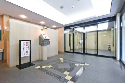 東急ドエルアルス根津のエントランス