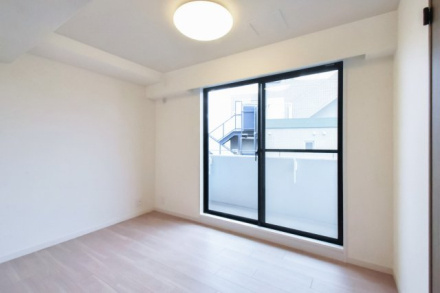 東急ドエルアルス根津の洋室