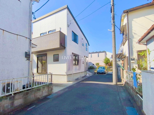 越谷市大字大泊 中古戸建の前面道路含む現地写真