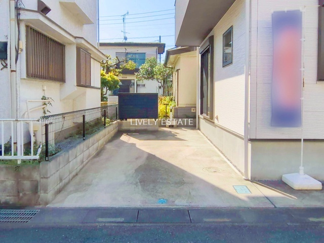 越谷市大字大泊 中古戸建の駐車場
