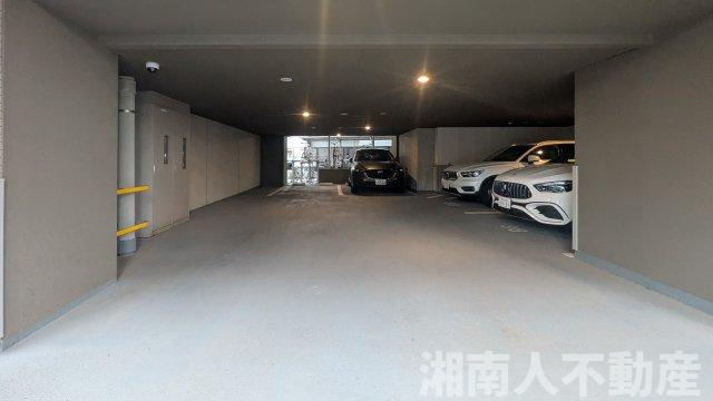 プレディア鵠沼橘ローレルコートの駐車場|カースペースがあります