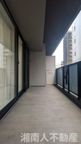 プレディア鵠沼橘ローレルコートのバルコニー|お洗濯にも便利なバルコニー付き