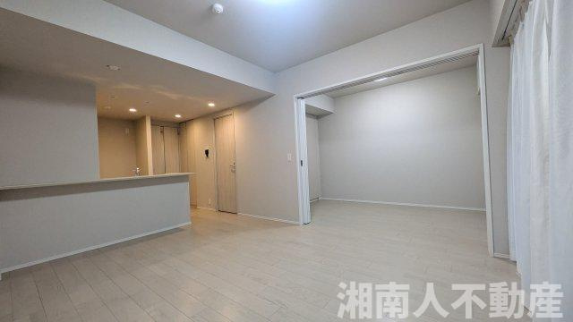 プレディア鵠沼橘ローレルコートの居間・リビング|こちらのリビングで趣味の時間をお楽しみください