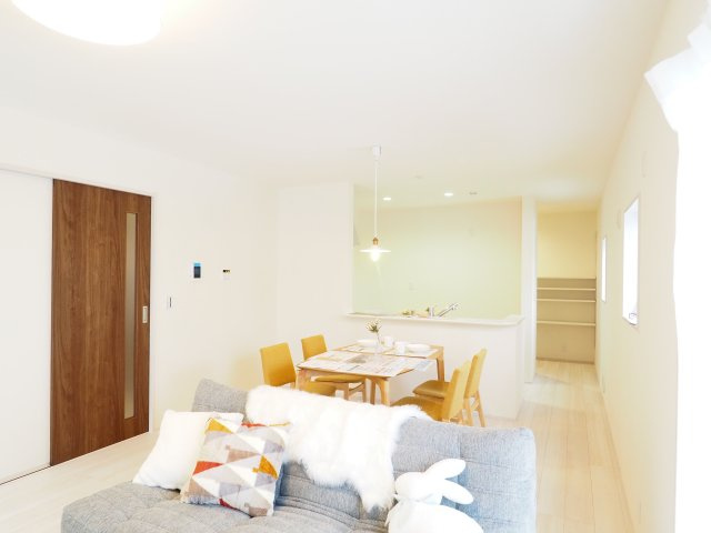 【居間・リビング】 | Livele Garden.S　野田町谷地第３　２号棟 | ★内覧予約で新米4kg★