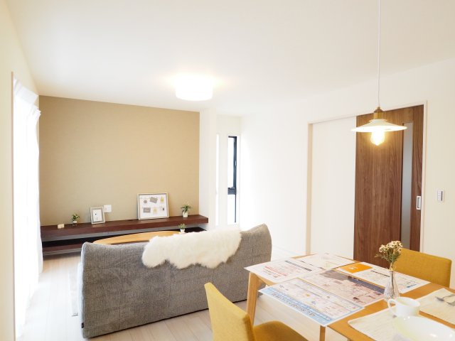 【居間・リビング】 | Livele Garden.S　野田町谷地第３　２号棟 | ★内覧予約で新米4kg★