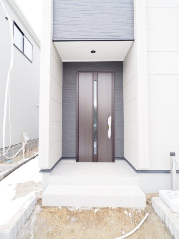 【玄関】 | Livele Garden.S　野田町谷地第３　２号棟 | ★内覧予約で新米4kg★