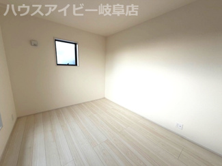 【洋室】 | 岐阜市手力町新築建売全2棟！最寄りの駅まで徒歩10分！長森南小学校徒歩9分！お車スペース2台可能！ | 岐阜市手力町新築建売全2棟！最寄りの駅まで徒歩10分！長森南小学校徒歩9分！お車スペース2台可能！