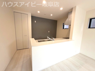 【キッチン】 | 岐阜市手力町新築建売全2棟！最寄りの駅まで徒歩10分！長森南小学校徒歩9分！お車スペース2台可能！ | 岐阜市手力町新築建売全2棟！最寄りの駅まで徒歩10分！長森南小学校徒歩9分！お車スペース2台可能！