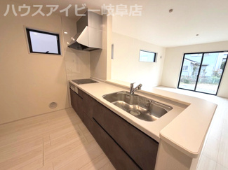 【キッチン】 | 岐阜市手力町新築建売全2棟！最寄りの駅まで徒歩10分！長森南小学校徒歩9分！お車スペース2台可能！ | 岐阜市手力町新築建売全2棟！最寄りの駅まで徒歩10分！長森南小学校徒歩9分！お車スペース2台可能！