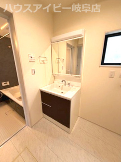 【独立洗面台】 | 岐阜市手力町新築建売全2棟！最寄りの駅まで徒歩10分！長森南小学校徒歩9分！お車スペース2台可能！ | 岐阜市手力町新築建売全2棟！最寄りの駅まで徒歩10分！長森南小学校徒歩9分！お車スペース2台可能！