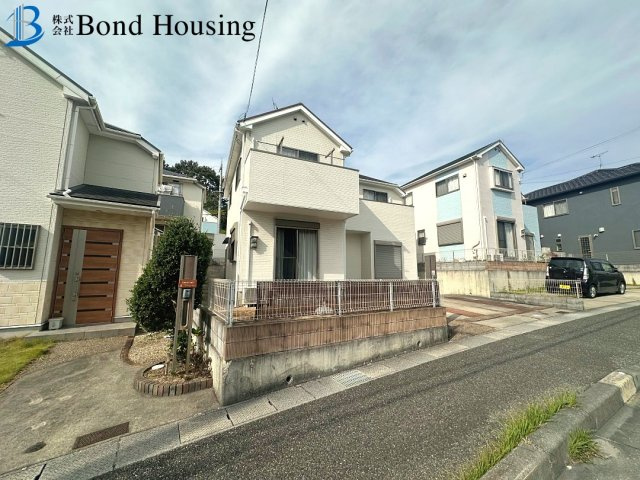 ファミリー向け4LDK　大久保町山手台4丁目　中古戸建の前面道路含む現地写真