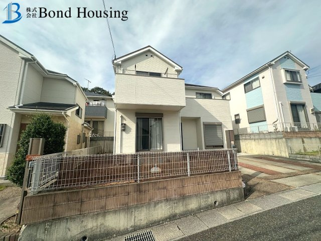 ファミリー向け4LDK　大久保町山手台4丁目　中古戸建の前面道路含む現地写真