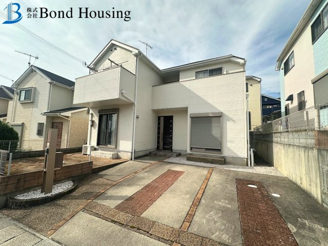 ファミリー向け4LDK　大久保町山手台4丁目　中古戸建の前面道路含む現地写真