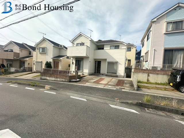 ファミリー向け4LDK　大久保町山手台4丁目　中古戸建の前面道路含む現地写真