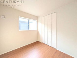 子供部屋…創造性や成長を促す遊びの空間を提供。学習や趣味に集中できる環境を整えます。個別のプライベートスペースは自己表現と自立心を育み、心地よい睡眠環境を整えリラックスできる場所を提供。