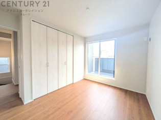 寝室…リラックスできるプライベート空間で、快適な睡眠をサポート。個人の好みに合わせたインテリアや寝具で心地良さを追求。プライベートな時間を過ごし、リフレッシュする場所におすすめです。