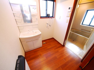 【独立洗面台】 | 八街市八街ろ　中古戸建 | 内外リフォーム済み令和7年9月  オール電化・太陽光発電 上下水 スーパーセイミヤ徒歩約7分