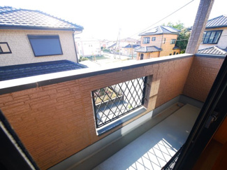 【バルコニー】 | 八街市八街ろ　中古戸建 | 内外リフォーム済み令和7年9月  オール電化・太陽光発電 上下水 スーパーセイミヤ徒歩約7分