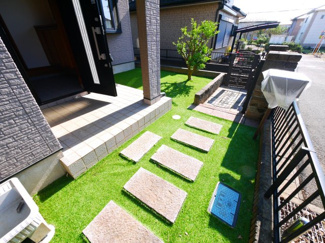 【庭】 | 八街市八街ろ　中古戸建 | 内外リフォーム済み令和7年9月  オール電化・太陽光発電 上下水 スーパーセイミヤ徒歩約7分