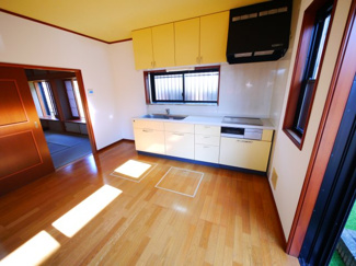 【居間・リビング】 | 八街市八街ろ　中古戸建 | 内外リフォーム済み令和7年9月  オール電化・太陽光発電 上下水 スーパーセイミヤ徒歩約7分