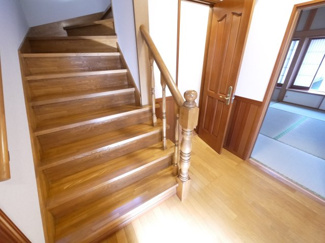 【玄関】 | 八街市八街ろ　中古戸建 | 内外リフォーム済み令和7年9月  オール電化・太陽光発電 上下水 スーパーセイミヤ徒歩約7分