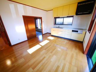 【居間・リビング】 | 八街市八街ろ　中古戸建 | 内外リフォーム済み令和7年9月  オール電化・太陽光発電 上下水 スーパーセイミヤ徒歩約7分