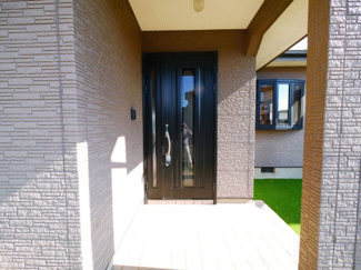 【玄関】 | 八街市八街ろ　中古戸建 | 内外リフォーム済み令和7年9月  オール電化・太陽光発電 上下水 スーパーセイミヤ徒歩約7分