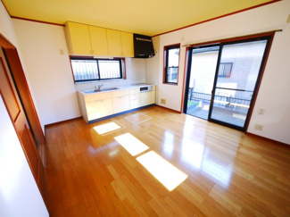 【居間・リビング】 | 八街市八街ろ　中古戸建 | 内外リフォーム済み令和7年9月  オール電化・太陽光発電 上下水 スーパーセイミヤ徒歩約7分