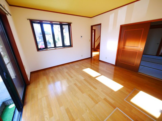 【居間・リビング】 | 八街市八街ろ　中古戸建 | 内外リフォーム済み令和7年9月  オール電化・太陽光発電 上下水 スーパーセイミヤ徒歩約7分