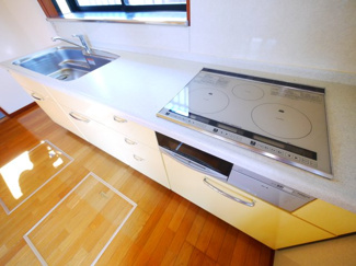 【キッチン】 | 八街市八街ろ　中古戸建 | 内外リフォーム済み令和7年9月  オール電化・太陽光発電 上下水 スーパーセイミヤ徒歩約7分