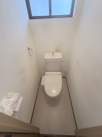 和泉市尾井町２丁目の一戸建てのトイレ|シンプルで使いやすいトイレです