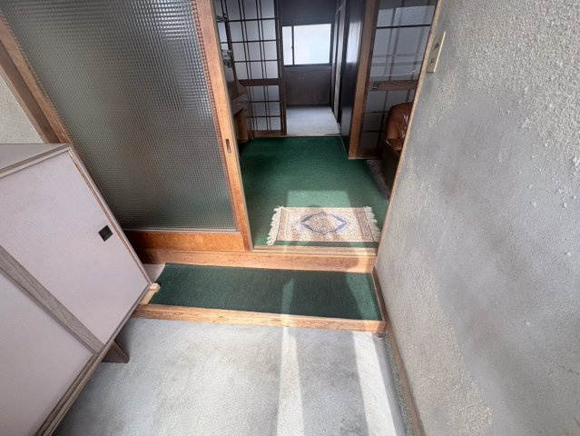 和泉市尾井町２丁目の一戸建ての玄関|明るい玄関です