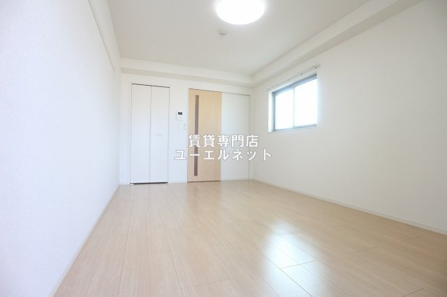 【寝室】 | ベルアルモニー | 明るく開放感のある居室で、自分だけのくつろぎ空間を。