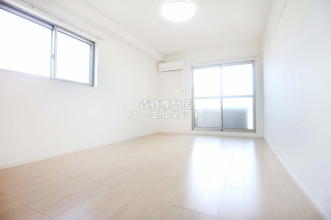 【居間・リビング】 | ベルアルモニー | ゆったりとくつろげる、落ち着きのある居室空間です