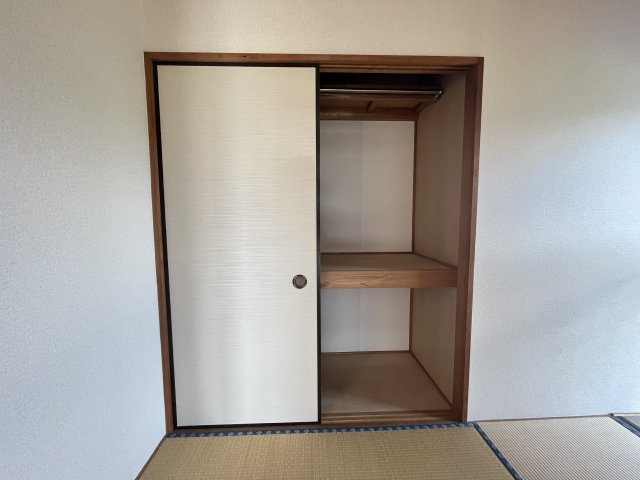 パウゼ・西の内装