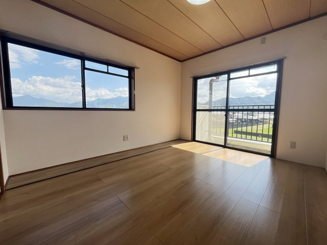 パウゼ・西の内装