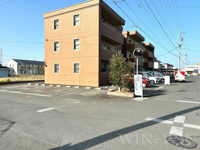 クレール 弐番館の駐車場